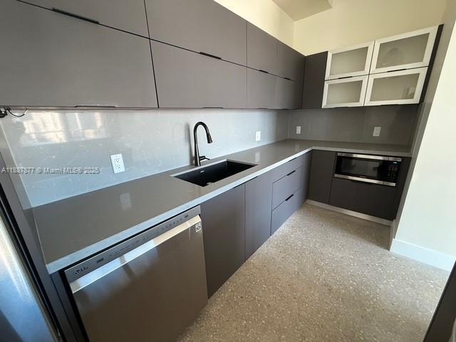 Building Photo - 10 SW South River Dr