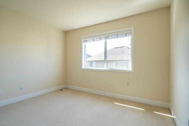 Building Photo - 5Br/3.25Ba Sammamish Home