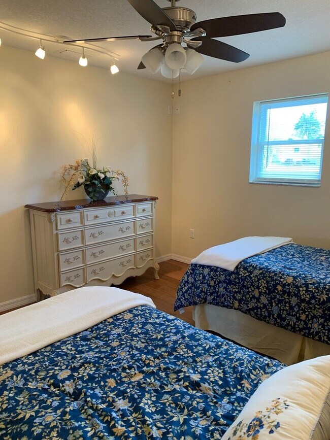 Building Photo - Spectacular Fully Furnished SEASONAL Home with Golf Course views and pool*