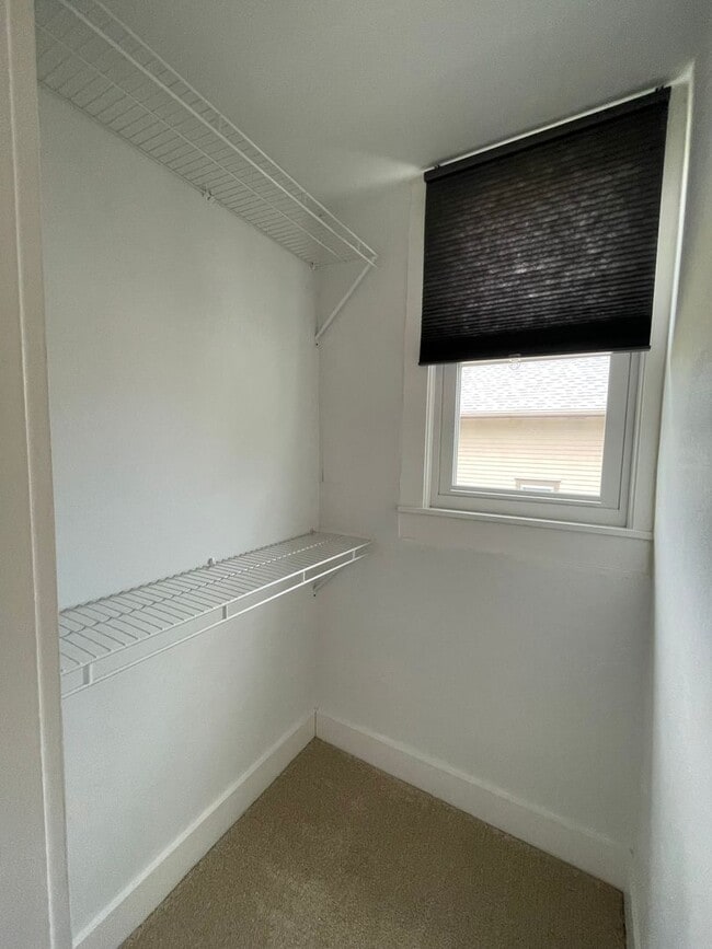 Building Photo - 2 Bedroom Near ESU!