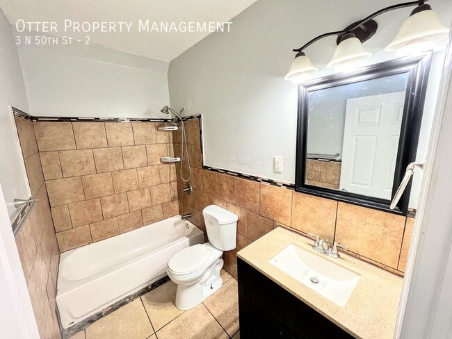 Building Photo - 2BR/1BA University City Apt with Washer/Dr...