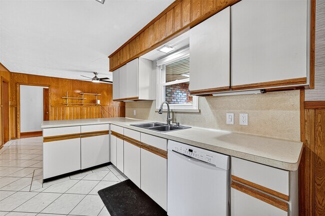 Building Photo - 8923 Greiner Dr