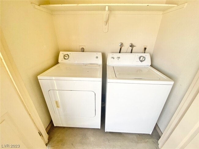 Building Photo - 5081 River Glen Dr