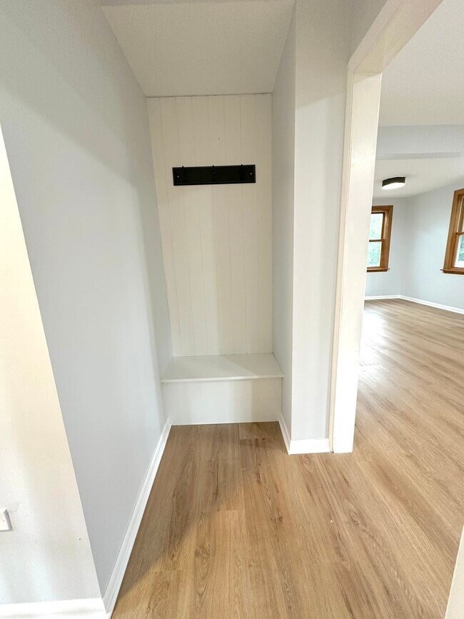 Building Photo - 1007 Pine St