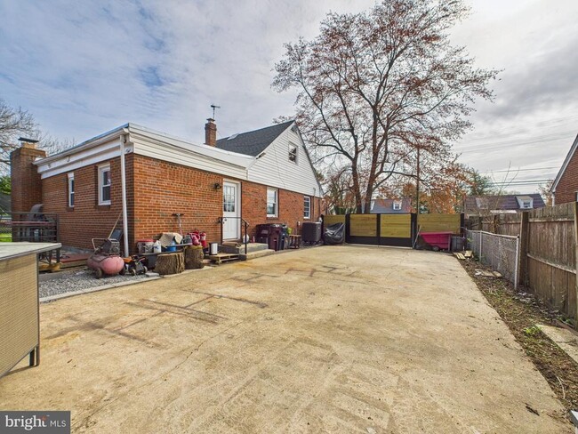 Building Photo - 913 Brooke Rd