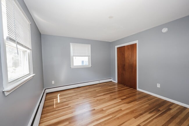 Building Photo - 245 Calef Rd