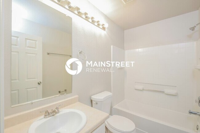 Building Photo - 4 Bedroom Pet-Friendly Home in Denver, CO with Main Street Renewal