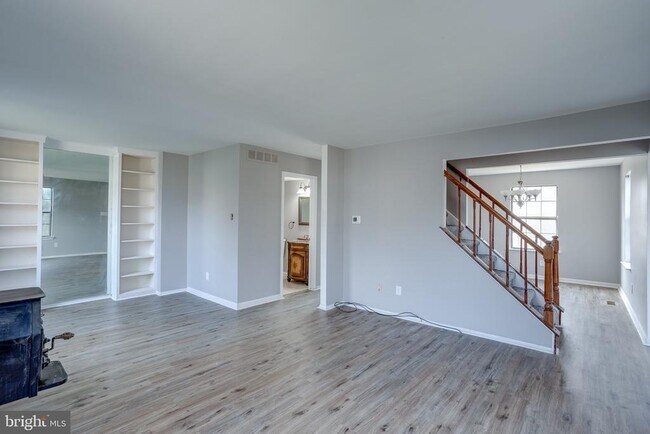 Building Photo - 101 Bayberry Ct