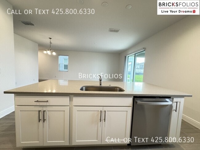 Building Photo - 14508 Crestavista Ave