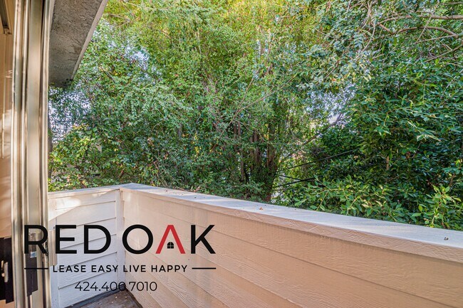 Building Photo - 13444 Moorpark St