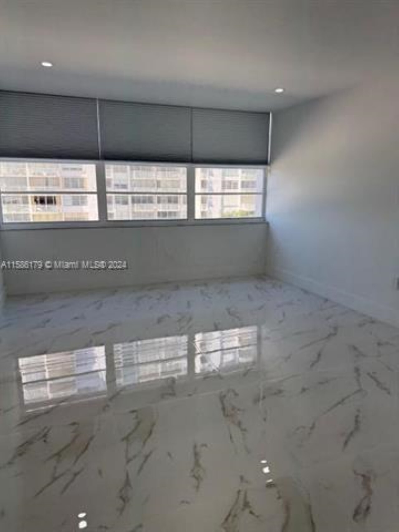 Building Photo - 18031 Biscayne Blvd