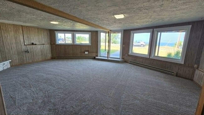Building Photo - 410 3rd Ave E