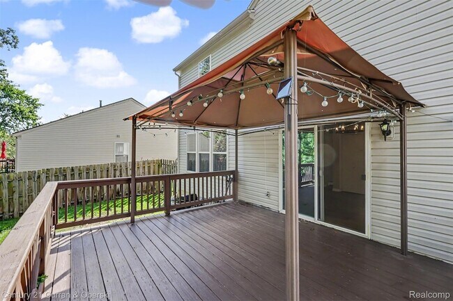 Building Photo - 7055 Oakridge Dr