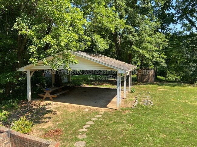 Building Photo - 926 Hilltop Blvd