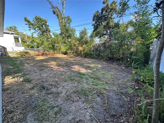 Building Photo - 1585 Jasmine Way
