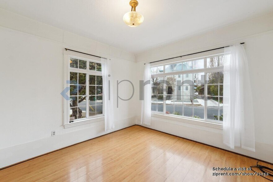 Building Photo - Unit