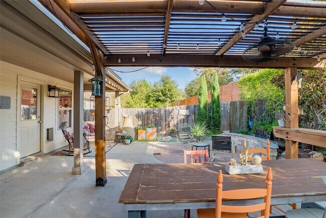 Building Photo - 2009 Garretts Way