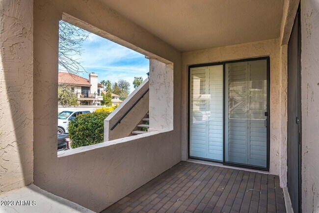 Building Photo - 9708 E Vía Linda