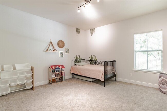 Building Photo - 10770 Hunters Cir W