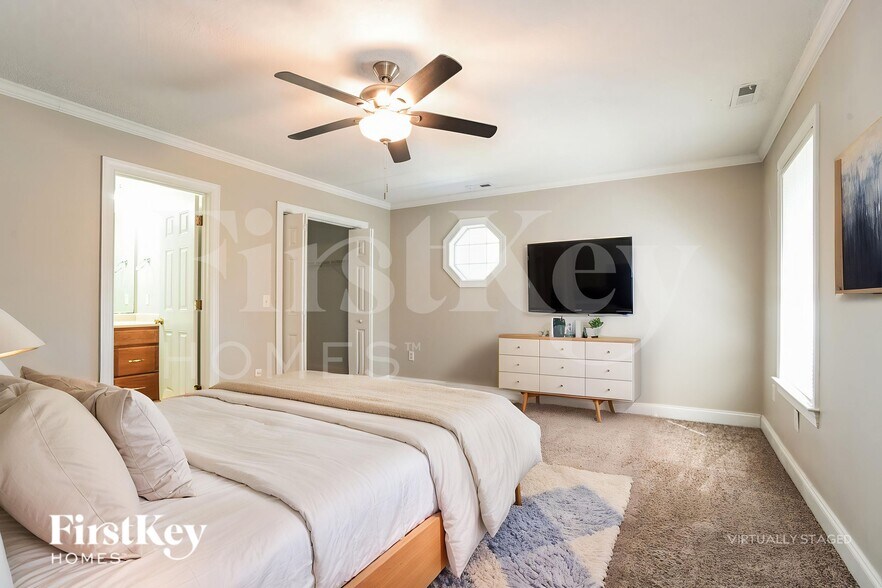 Building Photo - 811 Willow Ln