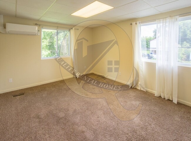 Building Photo - 2145 E McLean Ave