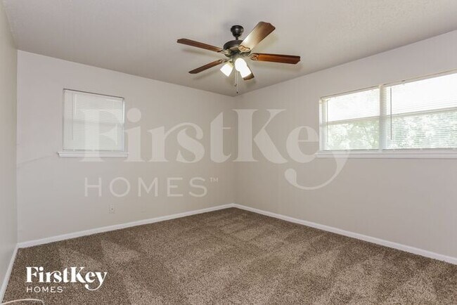 Building Photo - 5113 Bob Dr