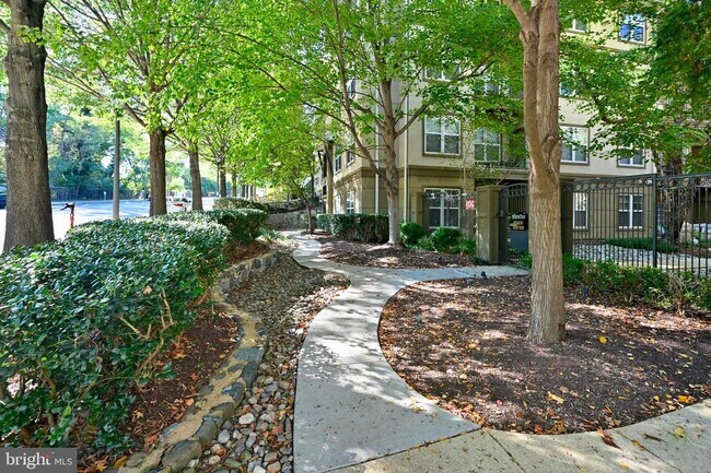 Building Photo - 11800 Old Georgetown Rd