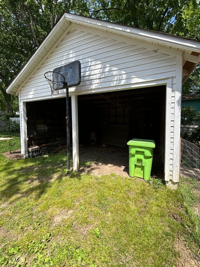 Building Photo - Charming 1920s Home in Five Points – Available April 4th