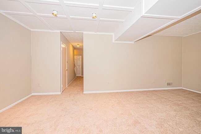 Building Photo - 29 Longmeadow Dr