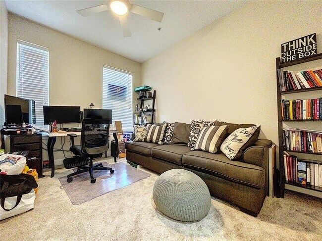 Building Photo - 3210 W Horatio St