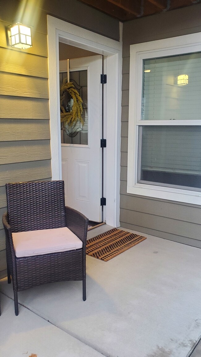 Building Photo - 1112 36th Ave NE