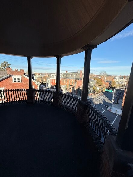 Balcany - 4 S 4th St