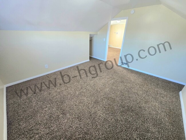 Building Photo - 5004 28th Ave