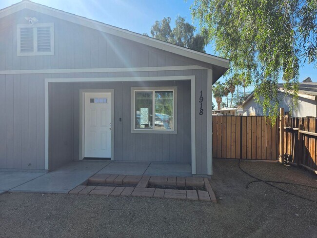 Building Photo - 2 Bed/1 Bath almost brand new in Central BHC