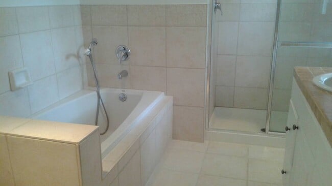 Building Photo - 94 Swan Ln