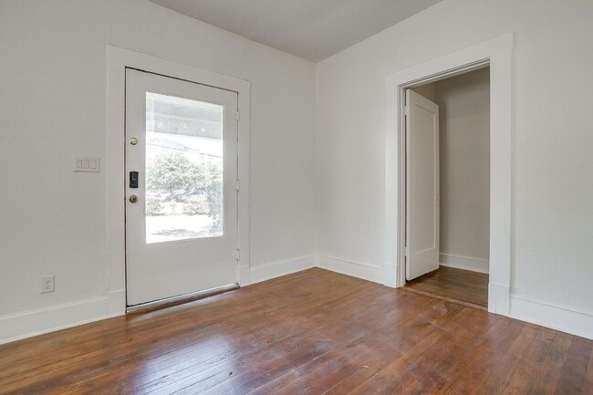 Building Photo - Large Newly Remodeled Home in Historic Fai...