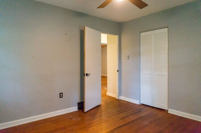 Building Photo - Beautiful Three-Bedroom with Fenced Yard i...