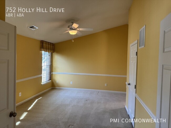 Building Photo - 752 Holly Hill Dr