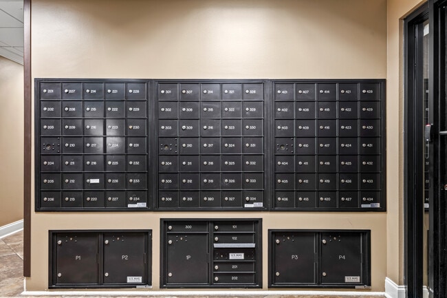 Building Photo - 500 Lake Marina Dr