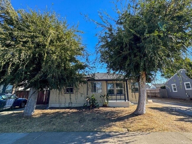 Building Photo - El Cerrito 3Bed/2Ba Private Yard, off-street parking Just renovated