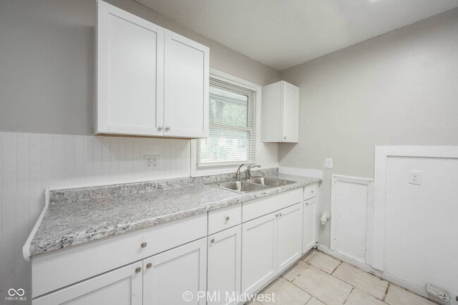 Building Photo - 4923 Barlow Dr