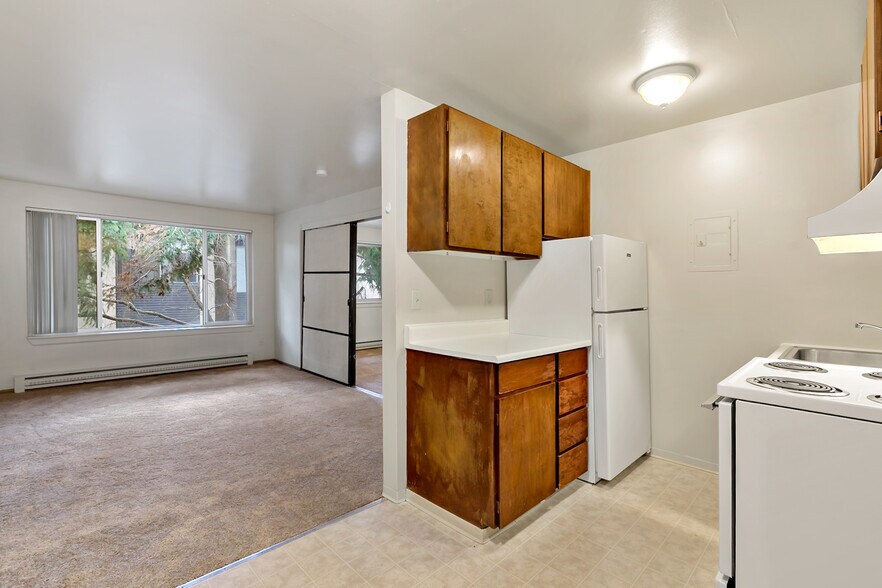 Building Photo - 5515 15th Ave NE