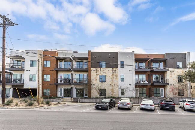 Building Photo - 207 W Johanna St