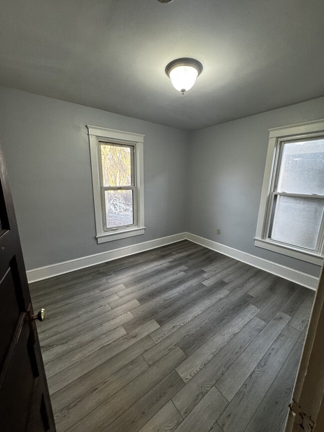 Building Photo - 317 Porter Ave