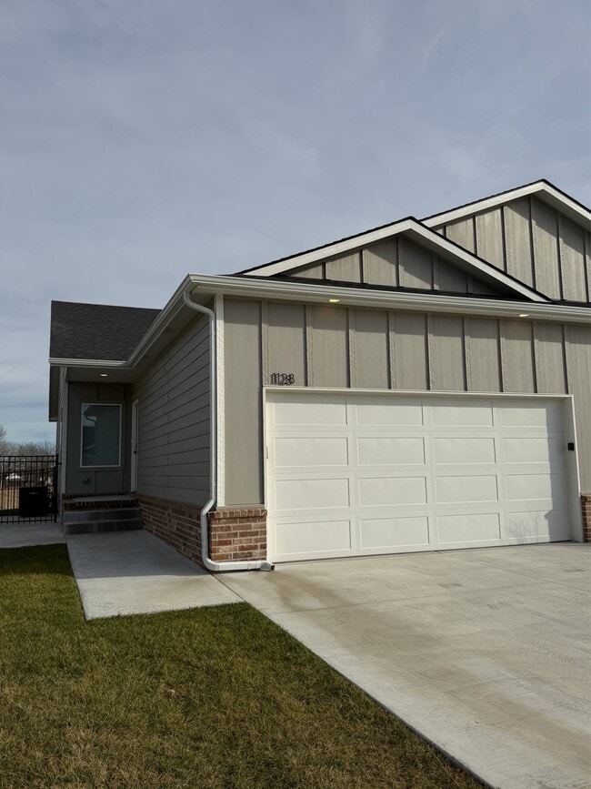 Building Photo - 1128 N Joye St