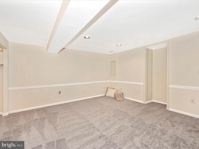 Building Photo - 15505 Villisca Terrace