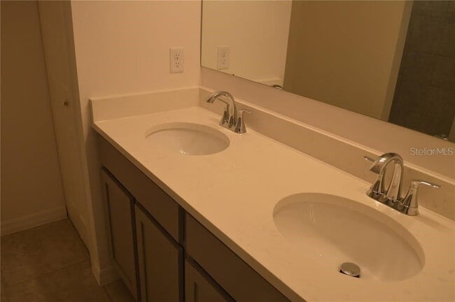 Building Photo - 3619 Majestic Dr