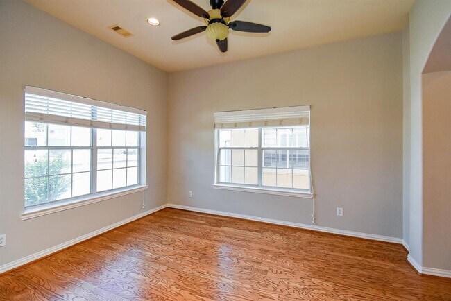Building Photo - 5615 Winsome Ln