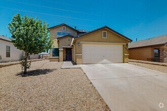 Building Photo - Two story 3 bedroom 2.5 bath in Santa Tere...