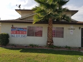 Building Photo - Remodel, Beautiful 2 bedroom 1 1/2 bath ap...